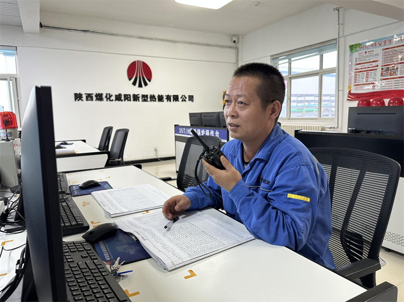 咸陽公司：堅(jiān)守崗位 奮斗不“打烊”3.png