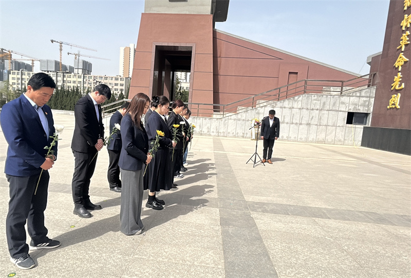 西安（揚(yáng)州）聯(lián)合黨支部開展“緬懷革命先烈 凝聚奮進(jìn)力量”主題黨日活動02.jpg